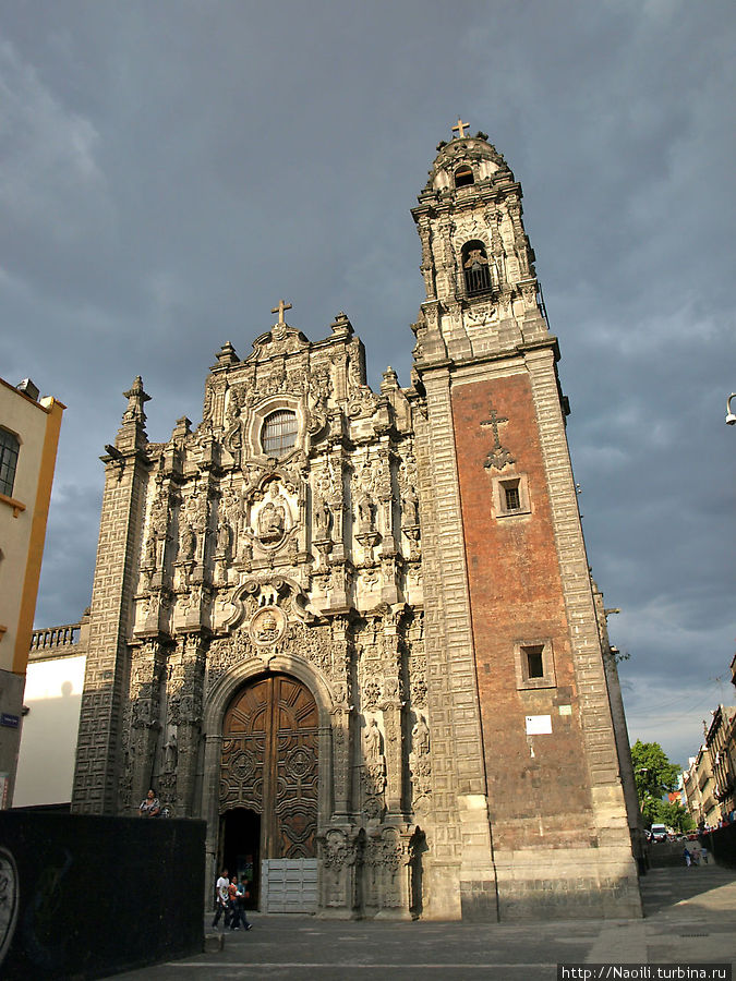 Храм и бывший госпиталь Святой Троицы Мехико, Мексика