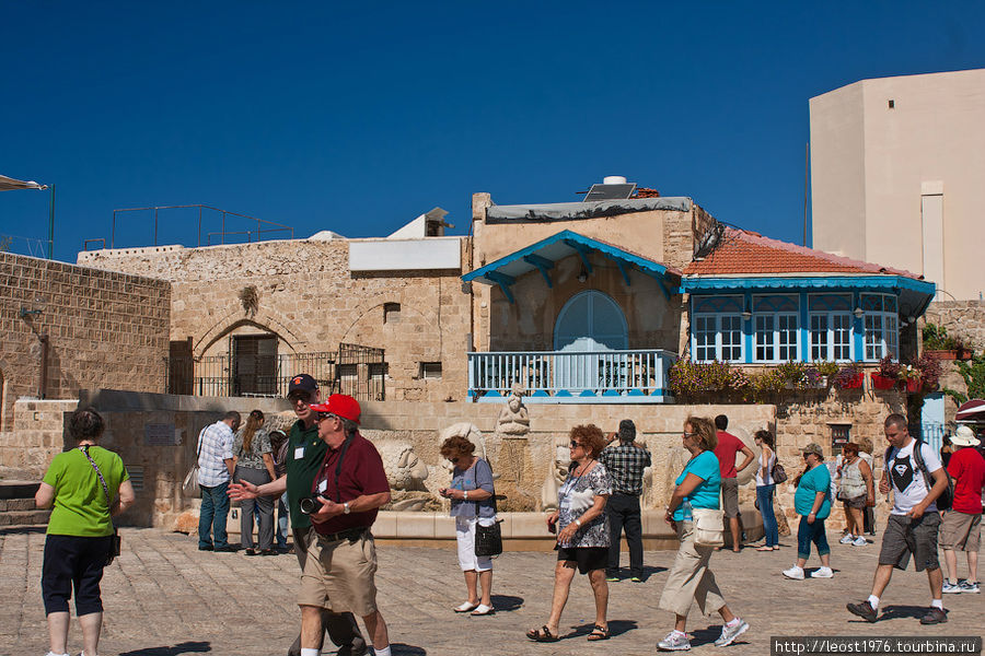 Площадь древностей с фонтаном Тель-Авив, Израиль