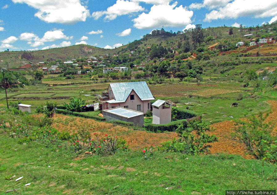 Но стали появляться аккуратные домики Антананариву, Мадагаскар