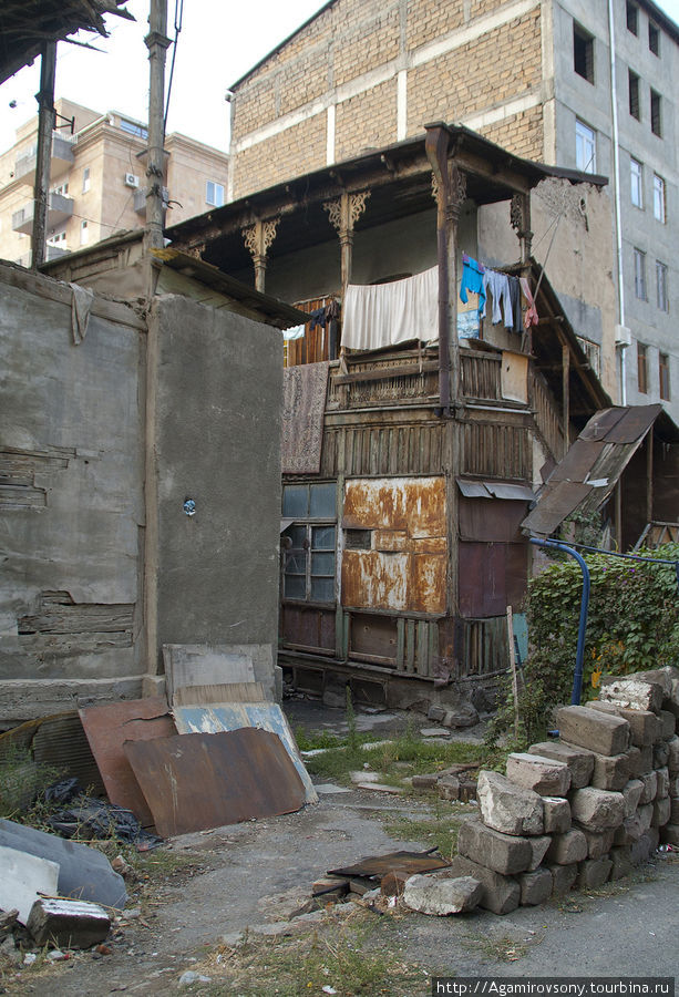 Ереван, городские зарисовки. Октябрь 2011 г. Ереван, Армения
