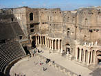 В древнем римском амфитеатре Босры ежегодно проводят национальный музыкальный фестиваль