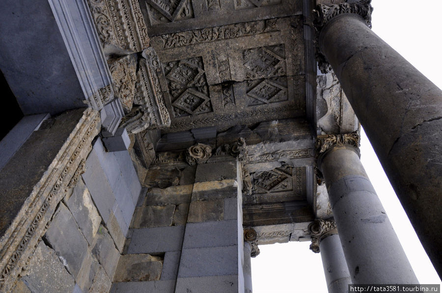 Языческий храм Гарни Гарни, Армения