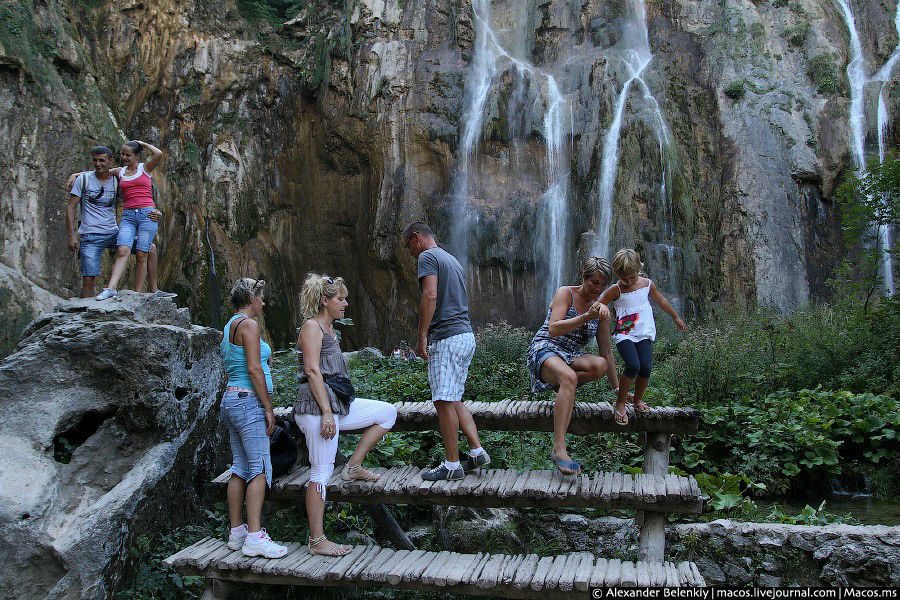 Еще полчаса пути — и мы подходим к самому большому водопаду национального парка. Национальный парк Плитвицкие озёра, Хорватия
