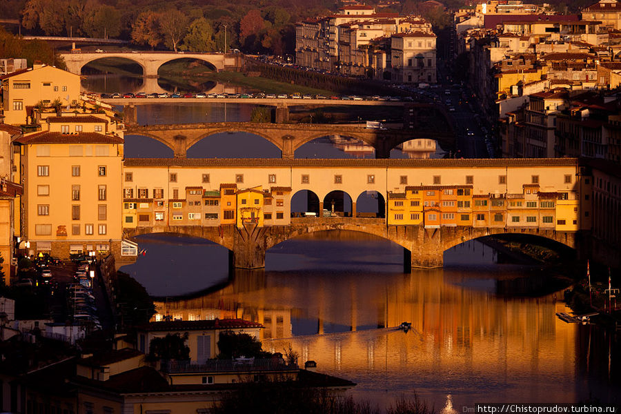 Мост Понте Веккьо целиком. Флоренция, Италия