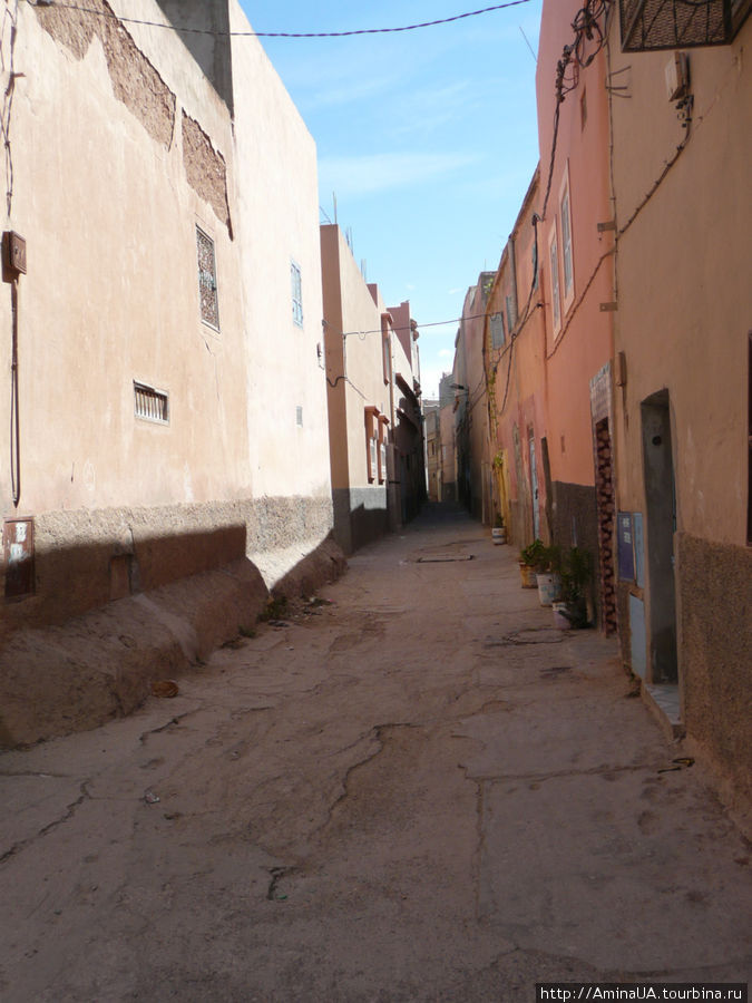 типичная улочка Тизнита Тизнит, Марокко