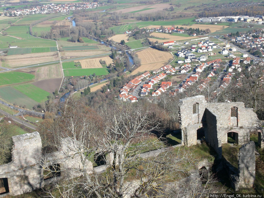 Руины крепости Хоэнтвиль на потухшем вулкане Земля Баден-Вюртемберг, Германия
