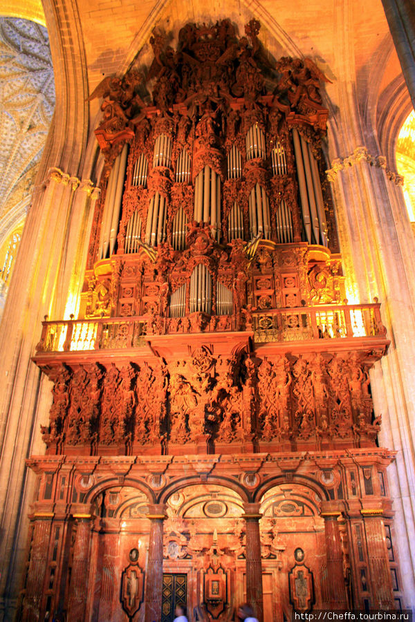 Эхо эпох - Кафедральный собор в Севильи. Севилья, Испания