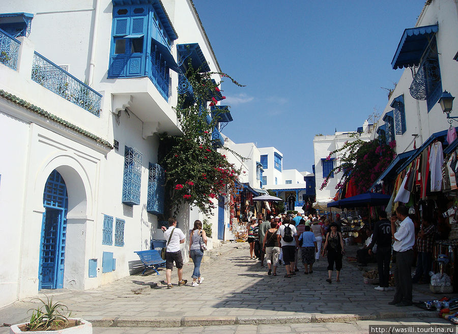 Главная улица. Сиди-Бу-Саид, Тунис