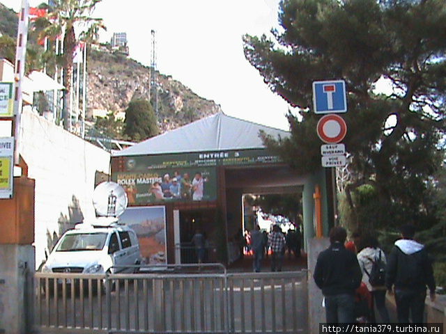 Перед входом на теннисные корты Монте-Карло. Монте-Карло, Монако