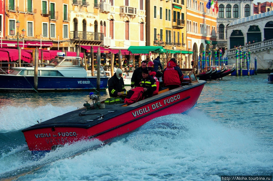 Пожарные спешат Венеция, Италия