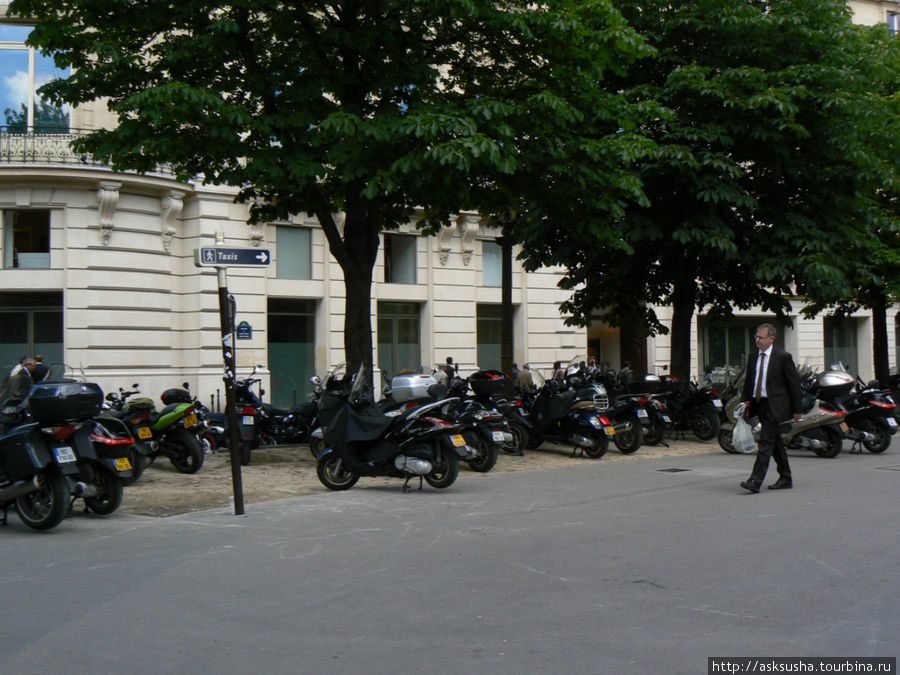 Любимое средство передвижения парижан :))) Париж, Франция