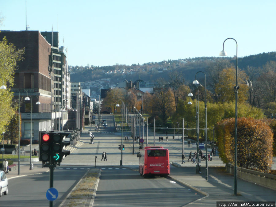 чрезвычайно мало машин в центре Осло, Норвегия