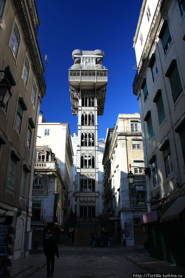 Лиссабон. 
Подъемник Санта Жуста [elevador Santa Justa] Лиссабон, Португалия