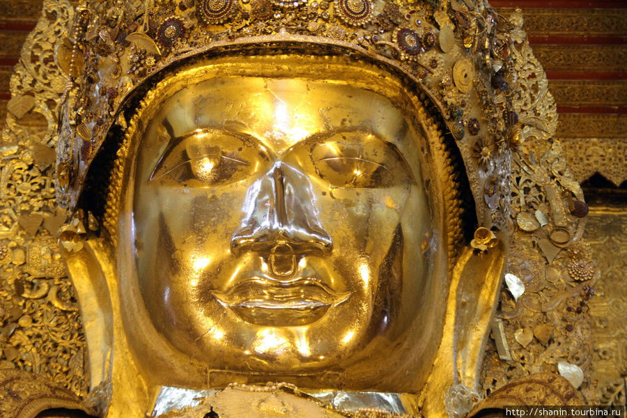 Весь покрытый золотом, абсолютно весь Мандалай, Мьянма