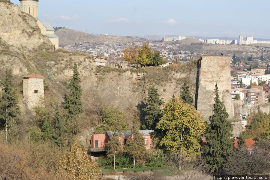 Вид на крепость Нарикала и окрестности Тбилиси, Грузия