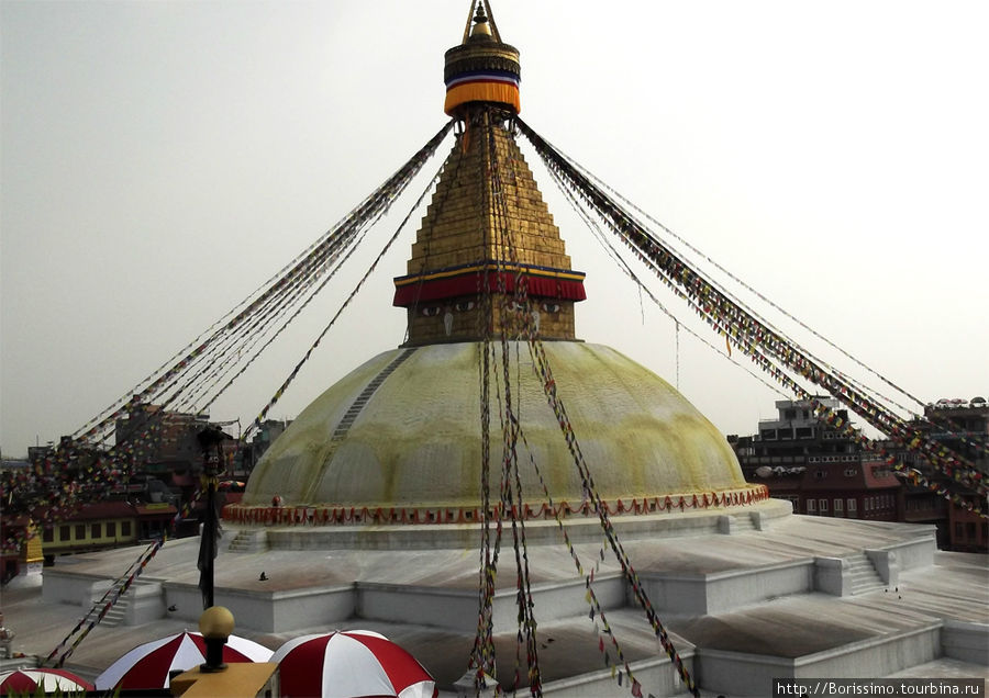 Это — ступа Баданатх, самая большая в Непале. Непал