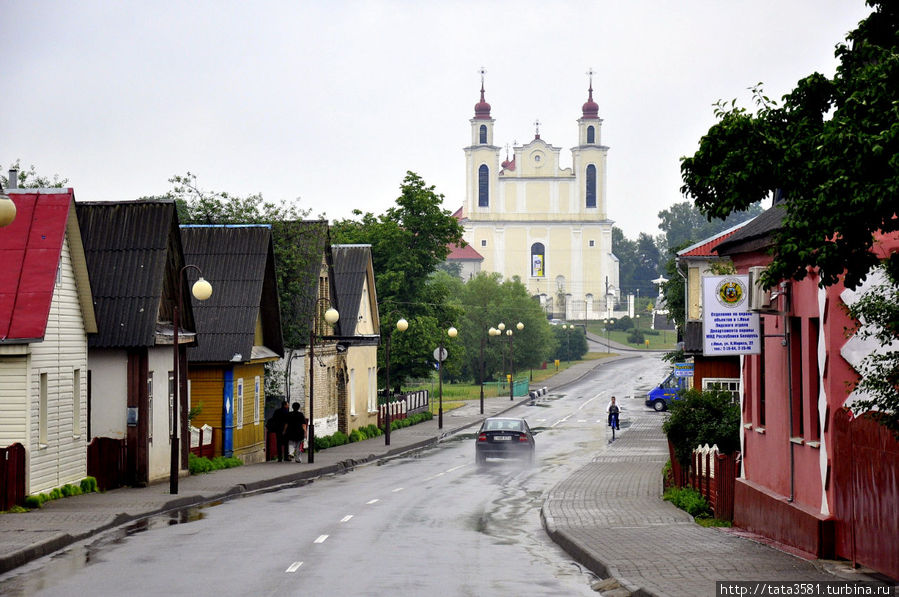Чистый и ухоженный городок с аккуратными старинными домиками. Ивье, Беларусь