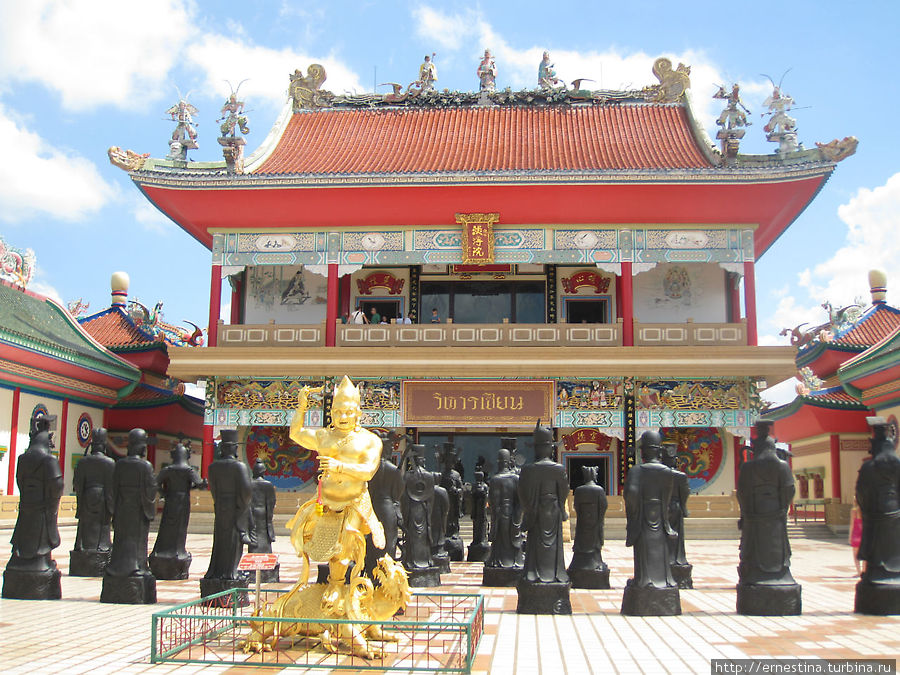 Китайский храм Вихарнра Сиен в Паттайе Паттайя, Таиланд