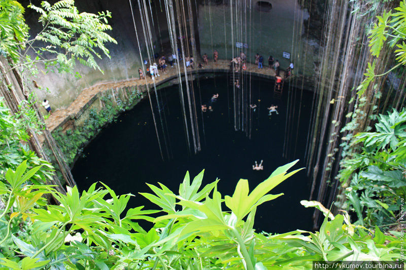 Регион известен не только пирамидами, но и ценотами — подземными озёрами. В некоторых из них можно искупаться. Чичен-Ица город майя, Мексика