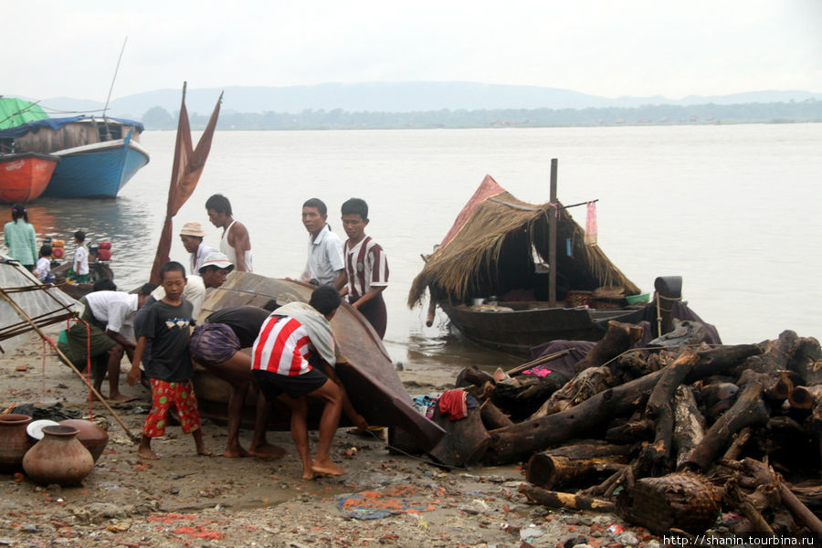 Причал на реке Иравади Мандалай, Мьянма