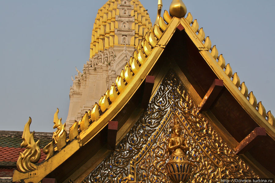 декоративное оформление бота Пхитсанулок, Таиланд
