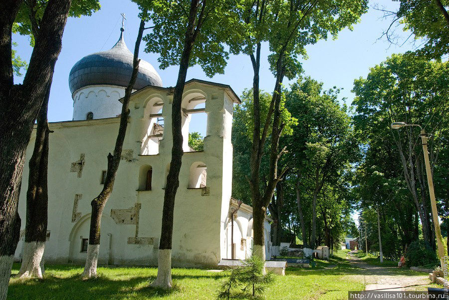 Кроме церкви Спаса Преображения, где и находятся фрески, смотреть в монастыре особо нечего Псков, Россия