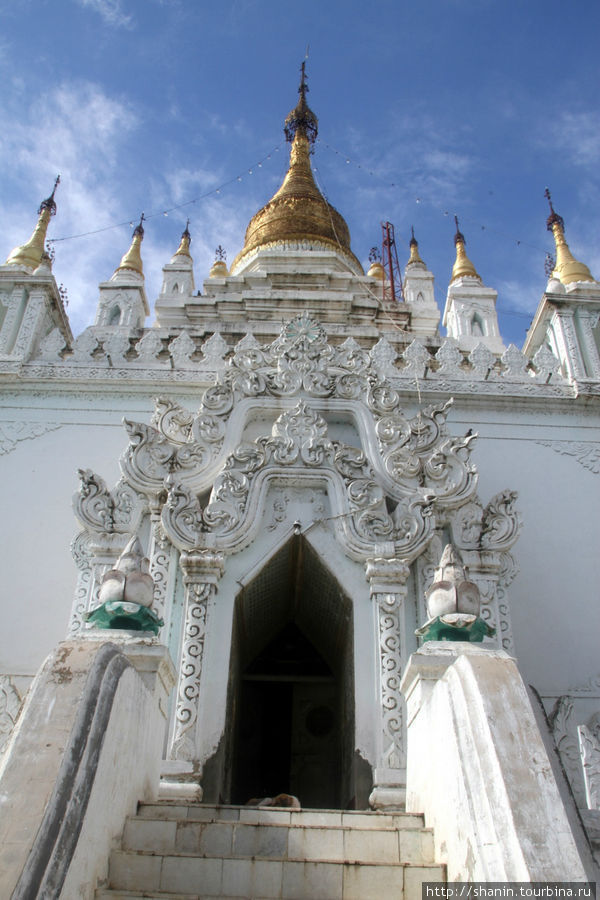 Задний вход в пагоду Амарапура, Мьянма