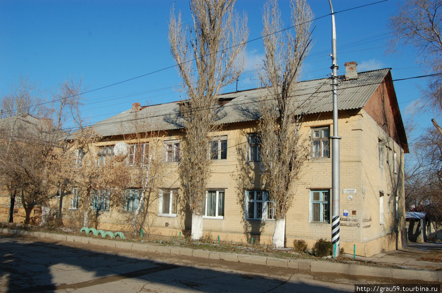 Для примера : здание по ул.Хомяковой 11 (не имеет статуса) Саратов, Россия