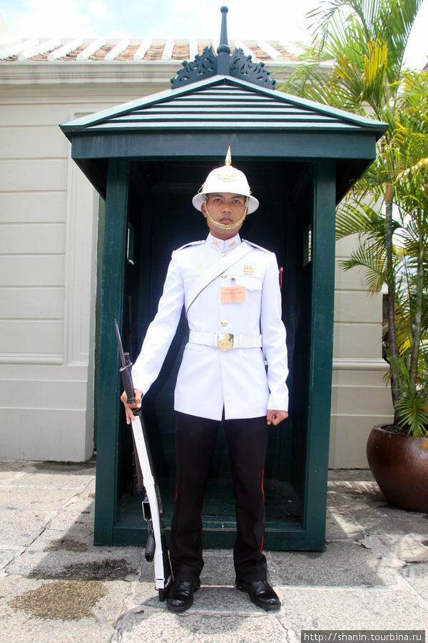 Охранник у Большого дворца Бангкок, Таиланд