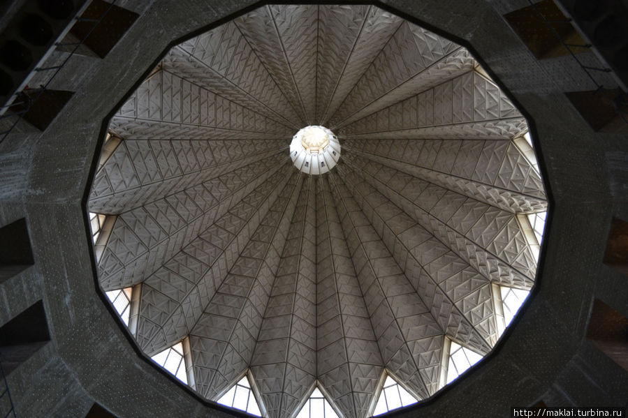 Купол базилики. Его высота — 59 метров.