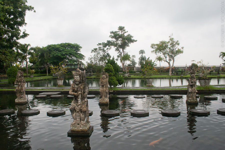 Тирта Гангга — один из самых красивых храмов Бали Карангасем, Индонезия