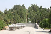 Пирамида принцессы Юн Тай заросла деревьями и кустарником