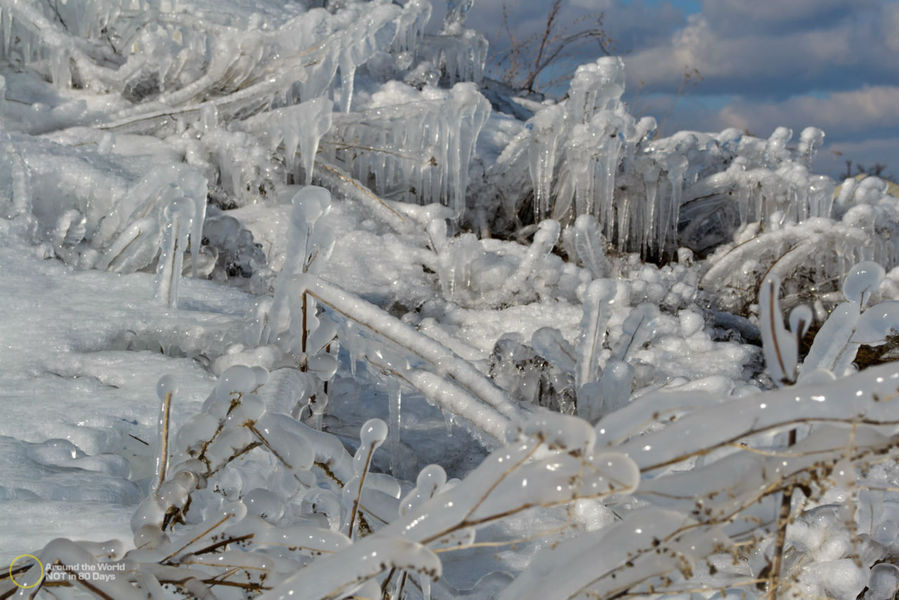Весенний ледник в центральной России Чернянка, Россия