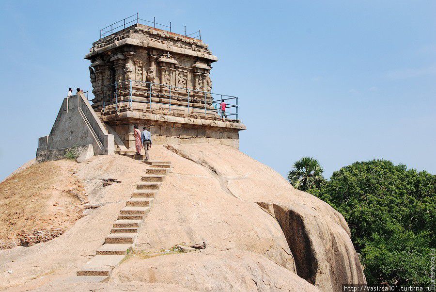 Мамаллапурам - гранитный холм с храмами и барельефами