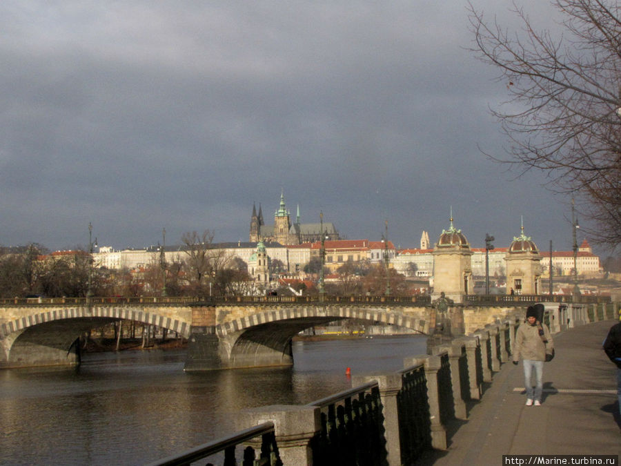 вид с правого берега на Пражский Град Прага, Чехия