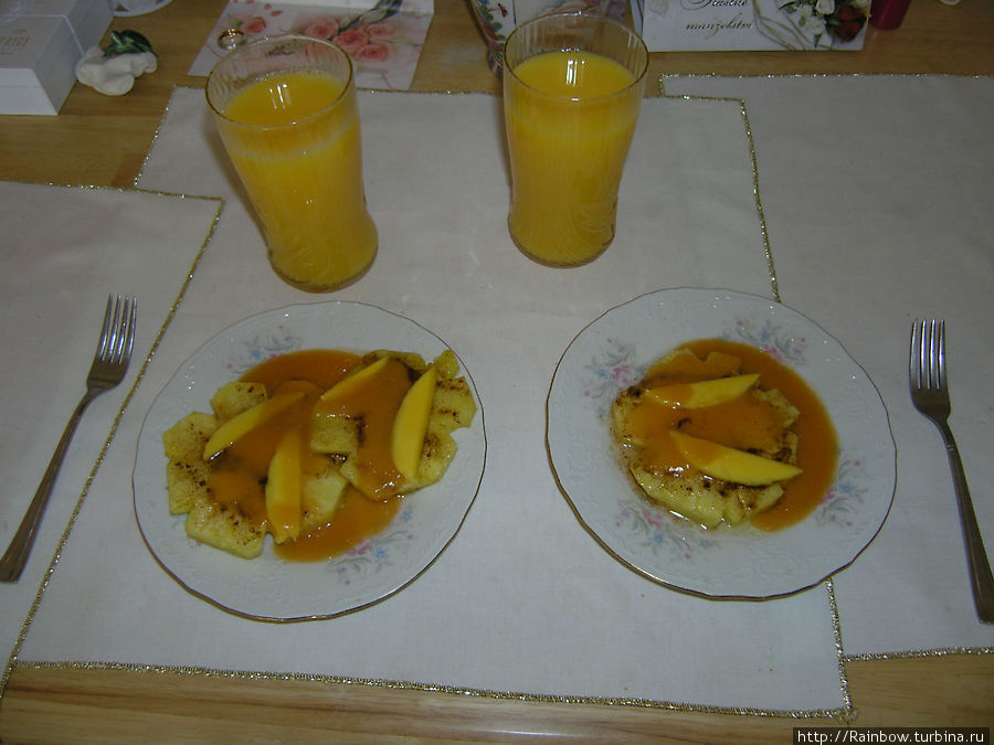 Запеченные ананасы с соусом из манго Норт-Адамс, CША