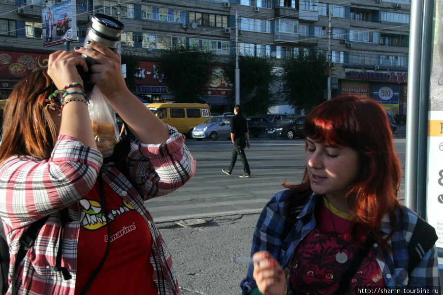 Туристы на проспекте Ленина Волгоград, Россия
