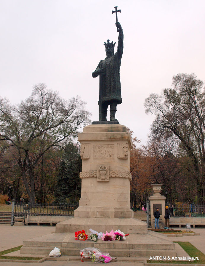 Памятник Штефану чел Маре. Кишинёв, Молдова