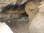 Прямо под женой Лота есть небольшая пещера. Вход туда разрешён. Путь внутри минут на 10, но обязательно нужен фонарик.