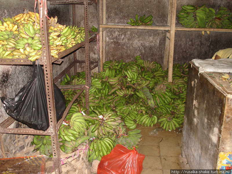 Бананы на складе Гьяньяр, Индонезия