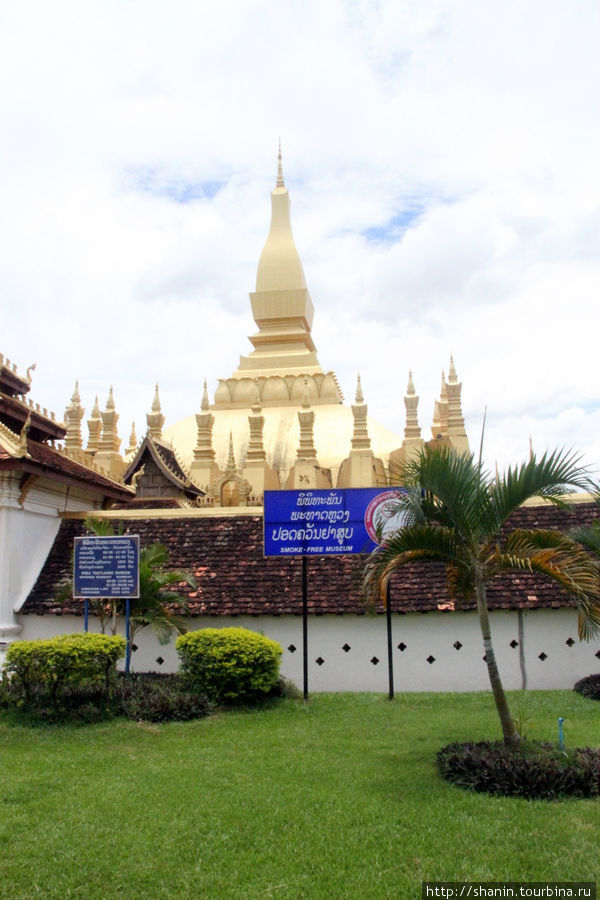 Пха Луанг или Тхат Луанг (Txat Luang) Вьентьян, Лаос