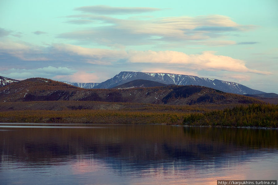 Вечерний Малык. Вид на горы Черге. Озеро Малык, Россия