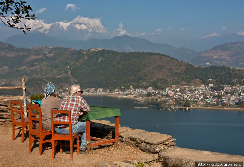 День на озере. Покхара, Непал