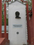 Бюст изобретателя сварки Н.Г. Славянова перед его музеем