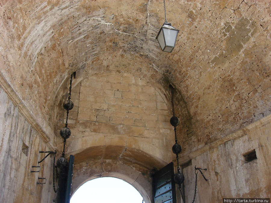 Под сводами каменных стен Дубровник, Хорватия