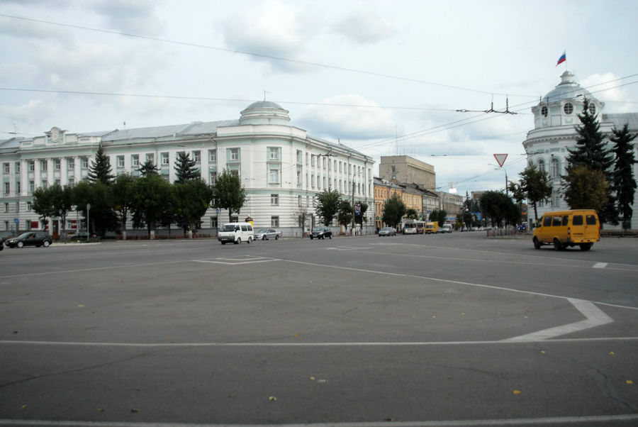 На главной площади не хватает аэробуса. Тверь, Россия
