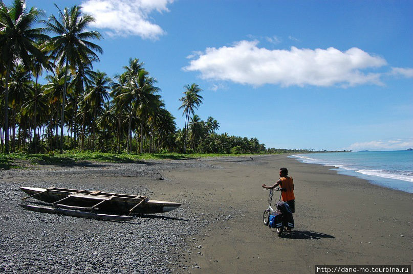 Третий день пути. Конец пляжа — до грунтовой дороги пару километров Папуа-Новая Гвинея