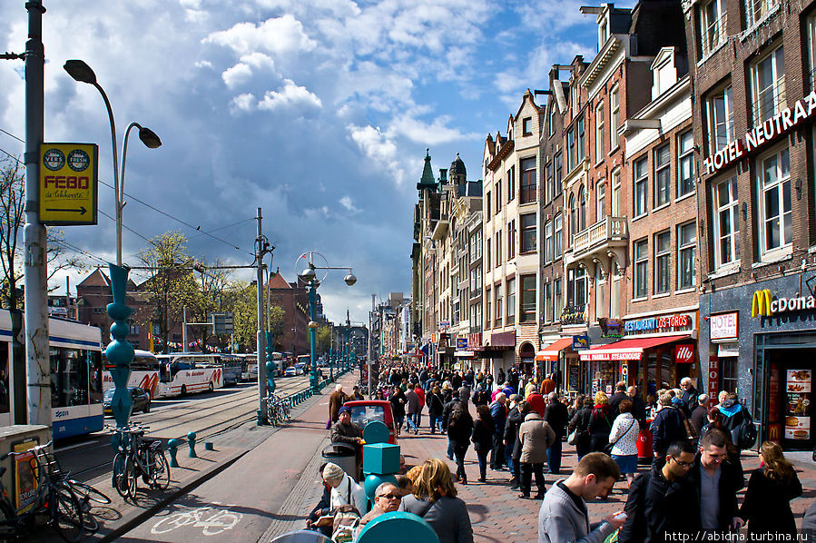 По пути к главной площади — площади Дам. Амстердам, Нидерланды