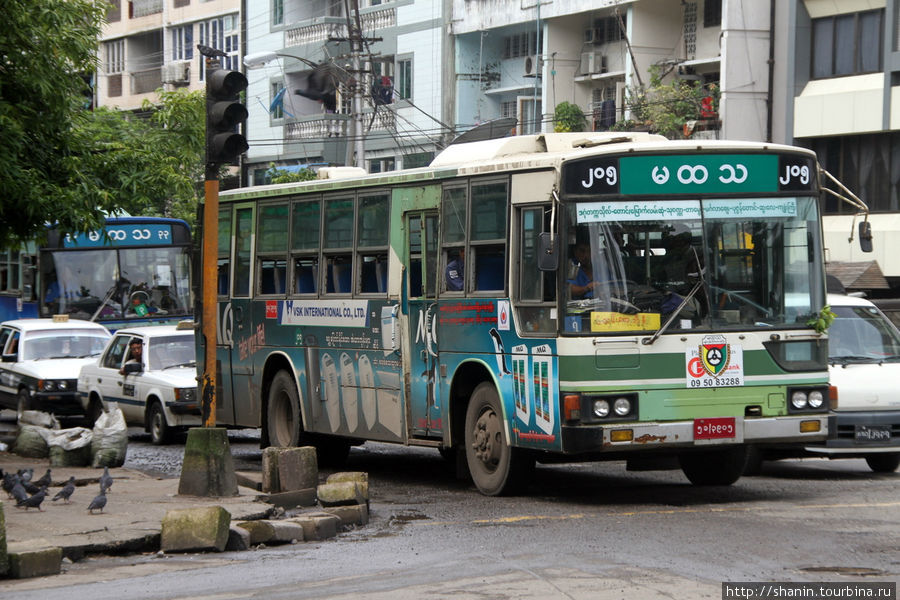 Типичный городской автобус Янгон, Мьянма