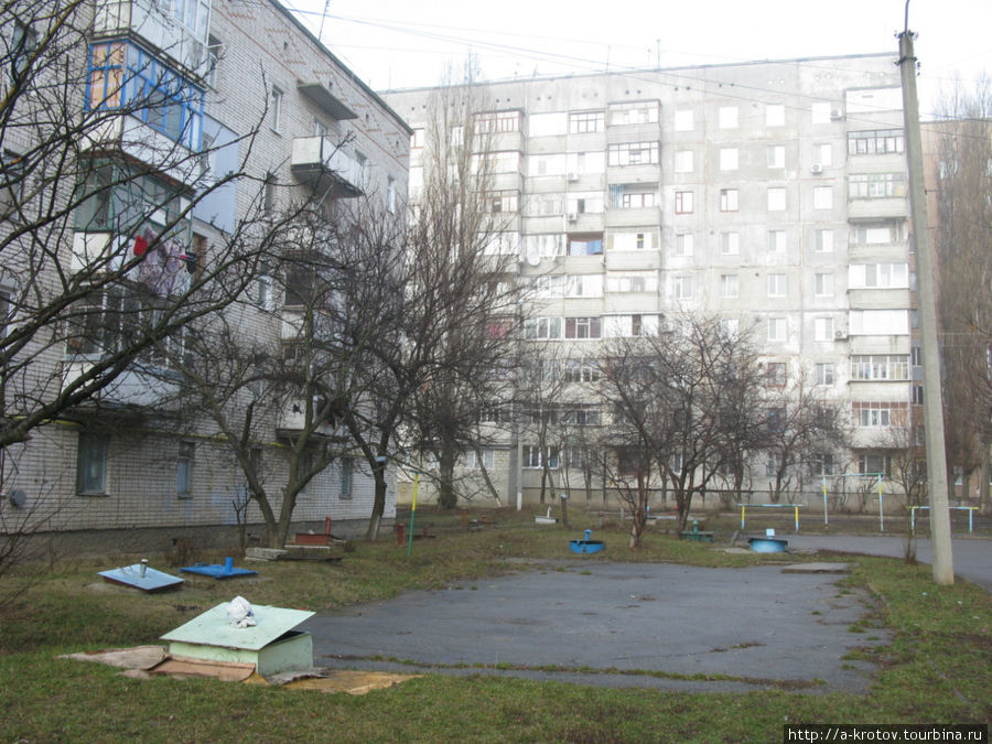 В Кировограде много подземных погребов во дворах многоэтажек Кропивницкий, Украина